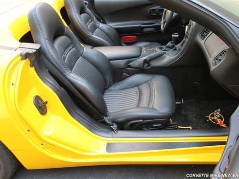 Used 2004 Chevrolet Corvette Convertible w/ Preferred Equipment Group RWD image 36