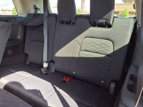 Used 2025 Nissan Pathfinder SV AWD/4WD image 21