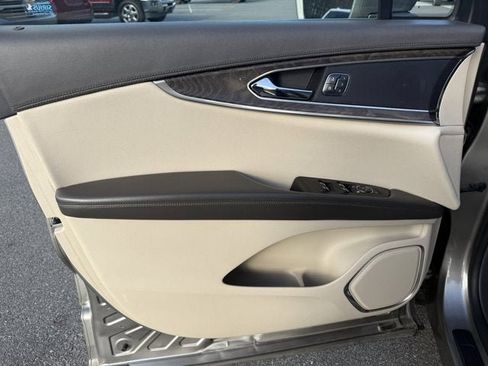 Used 2017 Lincoln MKX Reserve w/ Lincoln MKX Climate Package image 11