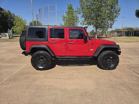Used 2014 Jeep Wrangler Unlimited Sahara AWD/4WD image 21