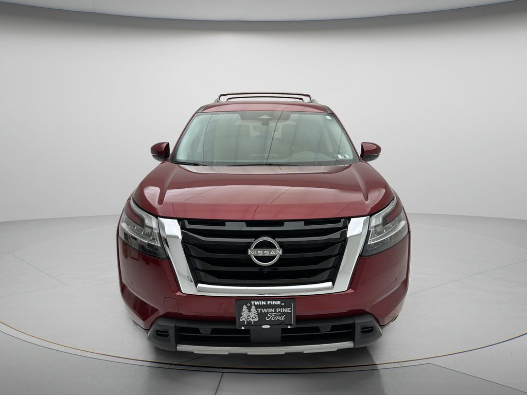 Used 2024 Nissan Pathfinder SL AWD/4WD image 2