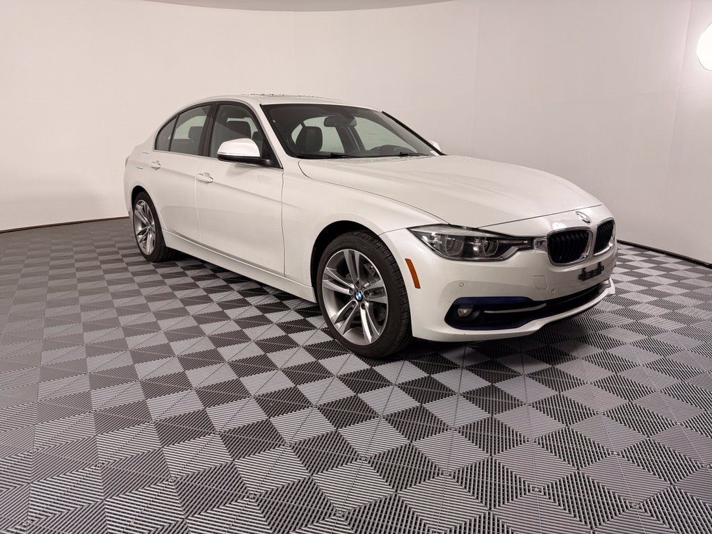 Used 2017 BMW 330i xDrive Sedan AWD/4WD image 5