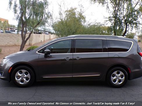 Used 2017 Chrysler Pacifica Touring-L Plus image 8