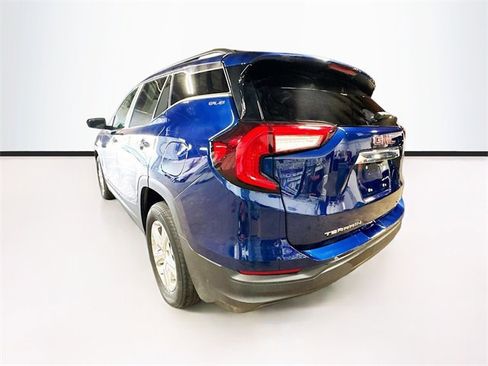 Used 2022 GMC Terrain SLE w/ Driver Convenience Package image 5