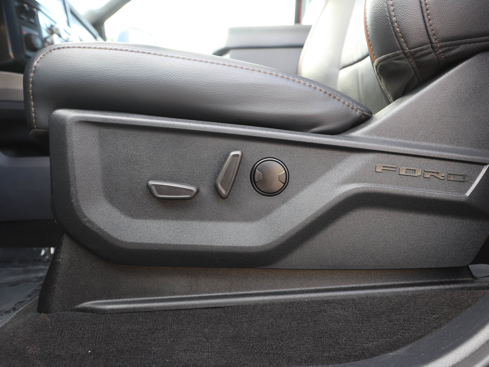 Used 2026 Ford F350 Lariat AWD/4WD image 39