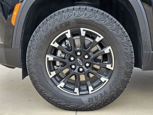 Certified 2025 Chevrolet Traverse Z71 w/ LPO, Floor Liner Package AWD/4WD image 14