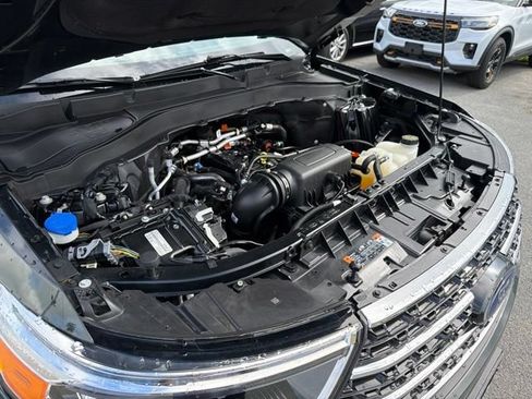 Used 2023 Ford Explorer XLT AWD/4WD image 57