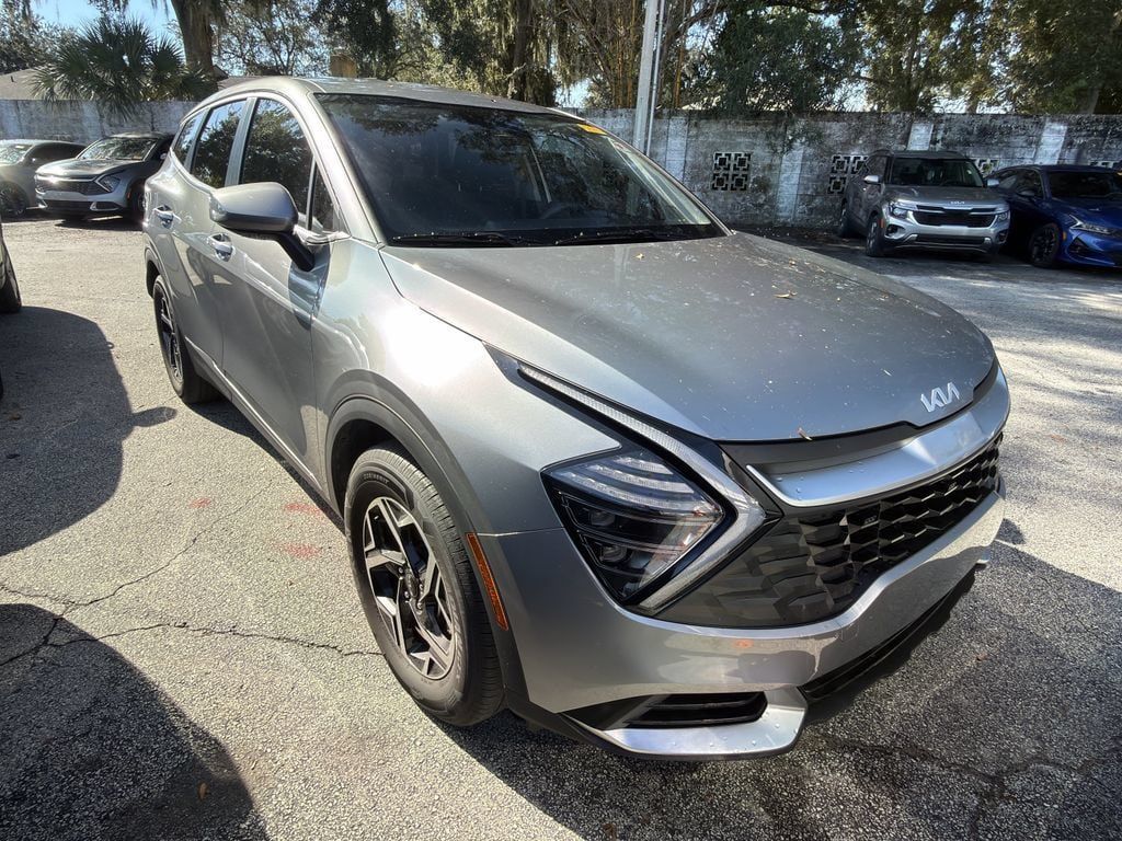 Certified 2025 Kia Sportage LX FWD image 1