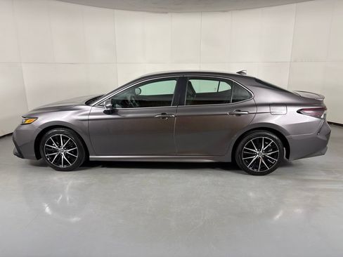 Used 2024 Toyota Camry SE FWD image 5