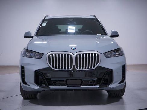 New 2026 BMW X5 xDrive40i w/ M Sport Package AWD/4WD image 4