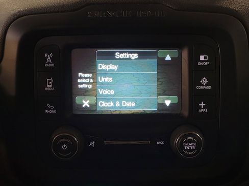 Used 2016 Jeep Renegade Latitude FWD image 25