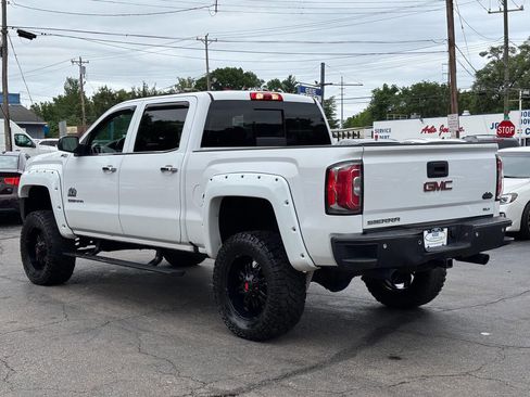 Used 2018 GMC Sierra 1500 SLT w/ SLT Preferred Package AWD/4WD image 6