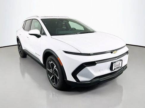 New 2026 Chevrolet Equinox EV LT image 3