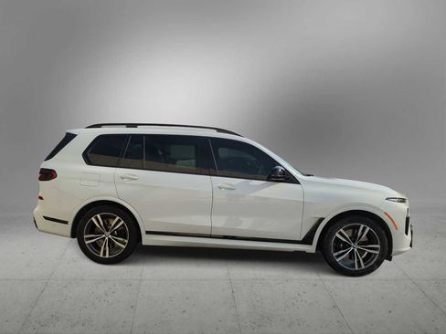 Used 2025 BMW X7 M60i image 9