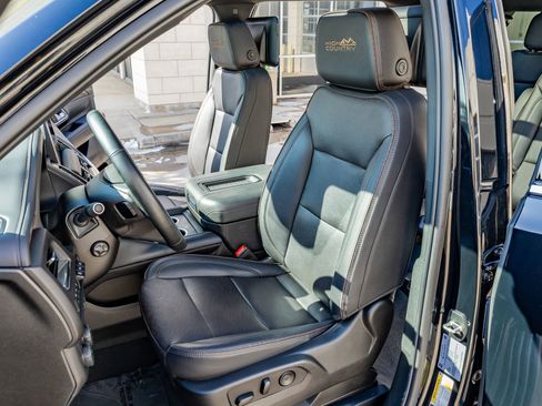 Used 2024 Chevrolet Suburban High Country image 27