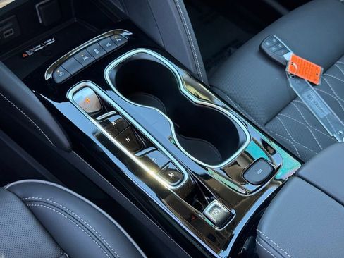 Used 2023 Buick Envision Avenir image 39