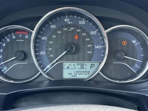 Used 2014 Toyota Corolla LE FWD image 28