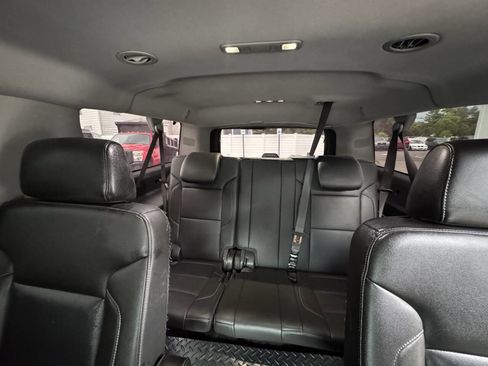 Used 2018 Chevrolet Suburban LT image 46
