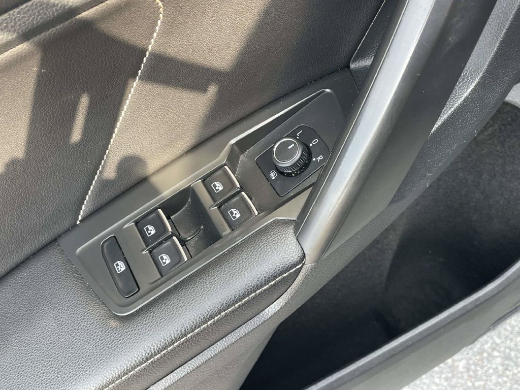 Certified 2023 Volkswagen Tiguan SE FWD image 22