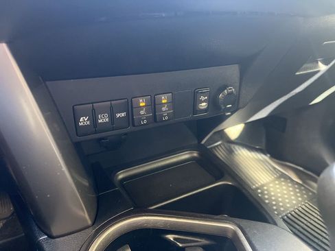Used 2018 Toyota RAV4 XLE image 23