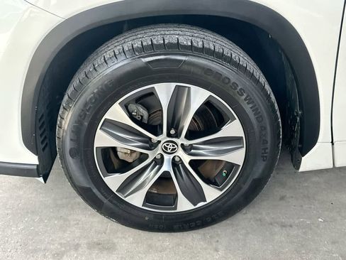 Used 2021 Toyota Highlander XLE FWD image 11