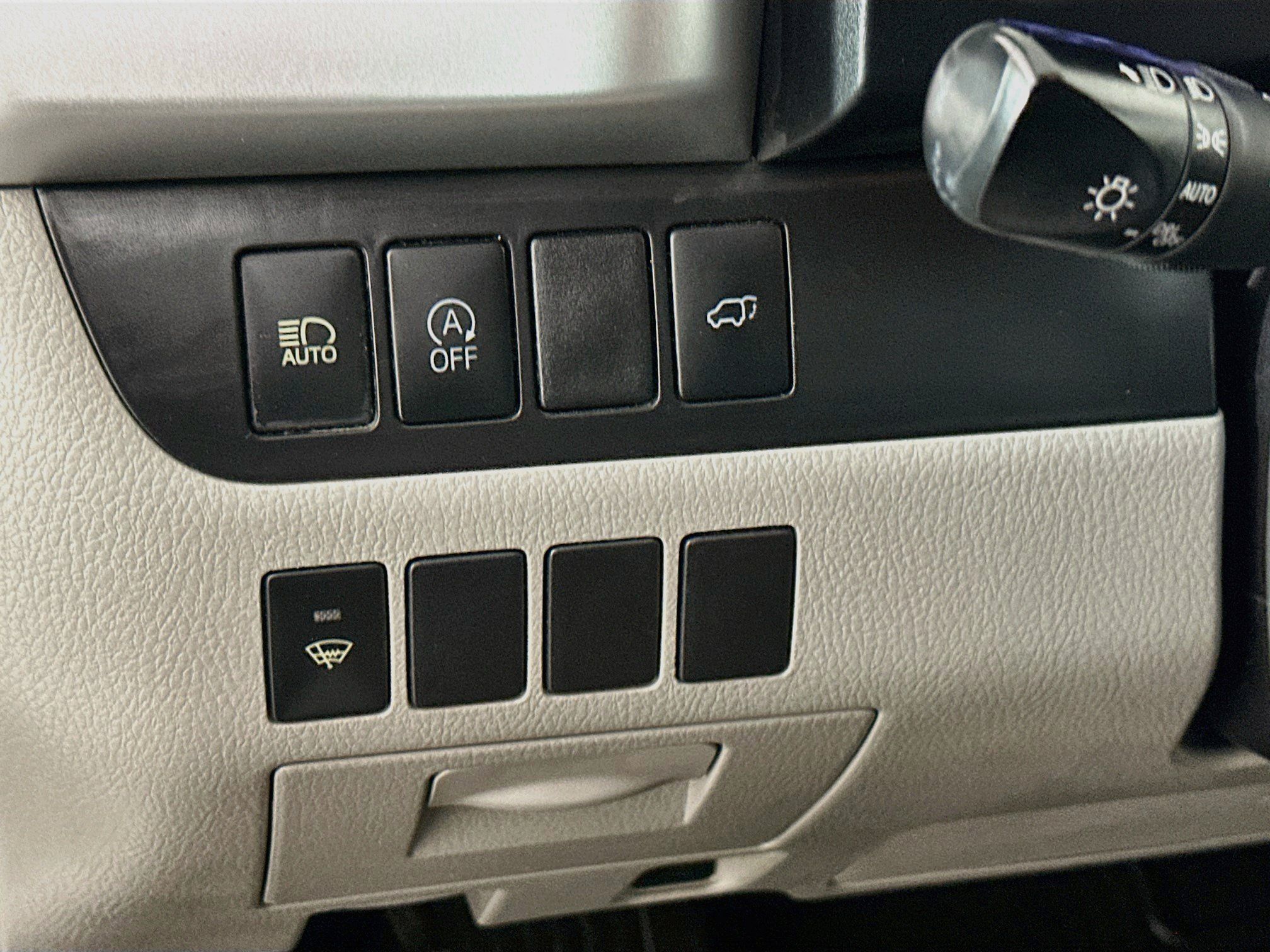 Used 2018 Toyota Highlander XLE AWD/4WD image 17