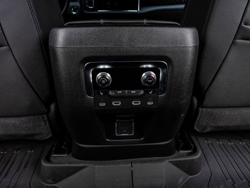 Used 2024 GMC Yukon XL Denali w/ Advanced Technology Package AWD/4WD image 32