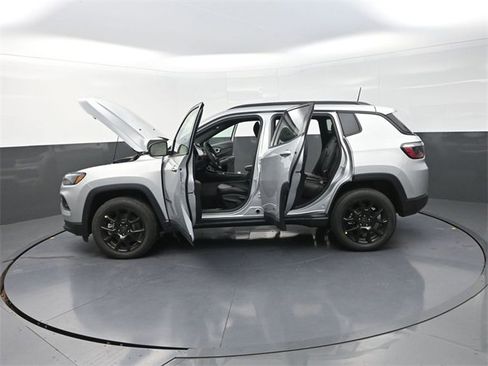 New 2026 Jeep Compass Latitude image 28