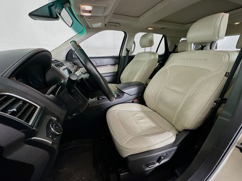 Used 2017 Ford Explorer Platinum image 13