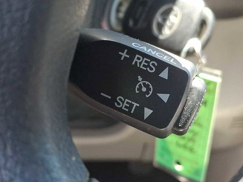Used 2012 Toyota Camry LE FWD image 22