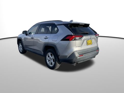 Used 2020 Toyota RAV4 XLE w/ Convenience Package image 6