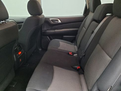 Used 2018 Nissan Pathfinder S image 18