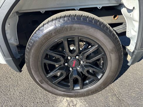 Used 2024 GMC Sierra 1500 Elevation image 37