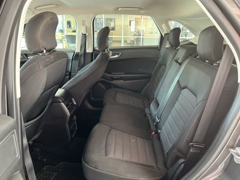 Used 2017 Ford Edge SE FWD image 12