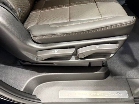 New 2026 Chevrolet Suburban High Country image 28