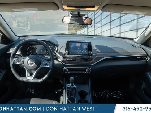 Used 2025 Nissan Altima 2.5 SV FWD image 4