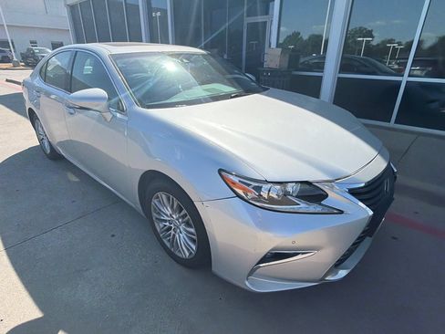 Used 2017 Lexus ES 350 w/ Premium Package FWD image 3