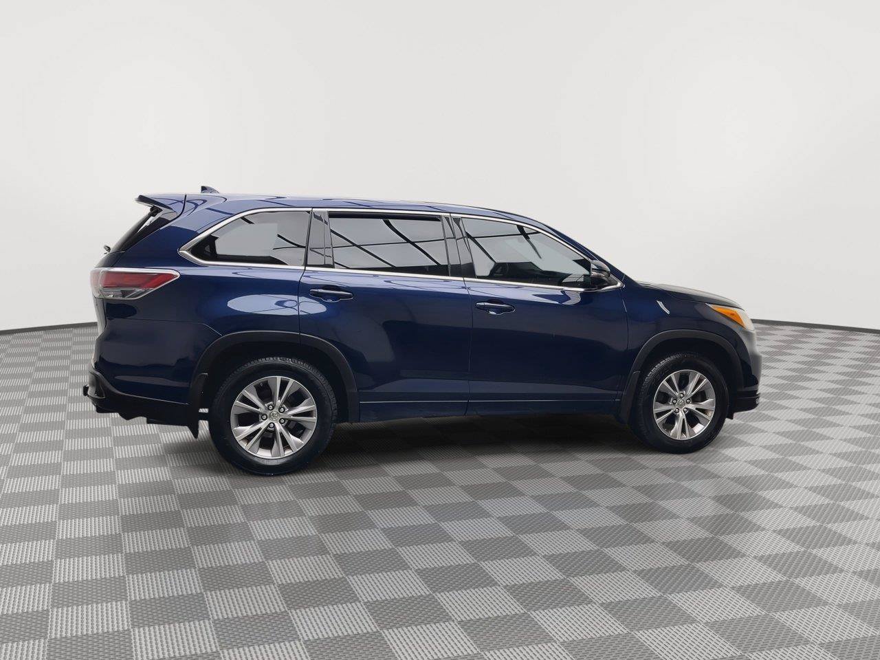 Used 2014 Toyota Highlander Plus AWD/4WD image 36