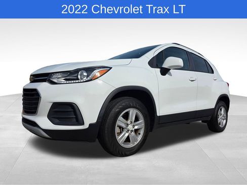 Used 2022 Chevrolet Trax LT w/ Driver Confidence Package image 9