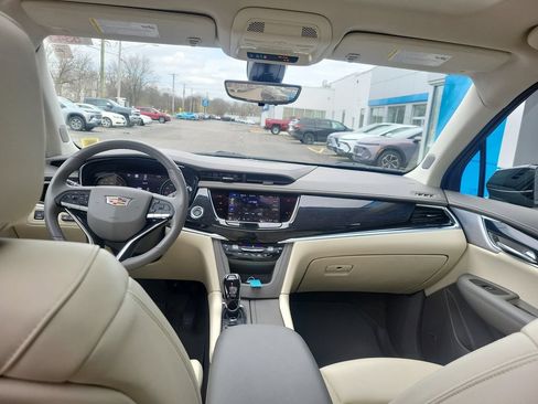 Certified 2023 Cadillac XT6 Premium Luxury w/ Technology Package AWD/4WD image 3