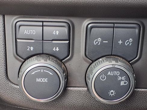 Used 2024 Chevrolet Suburban Premier AWD/4WD image 10