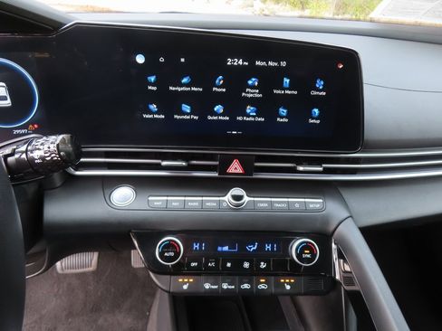 Used 2025 Hyundai Elantra SEL image 5