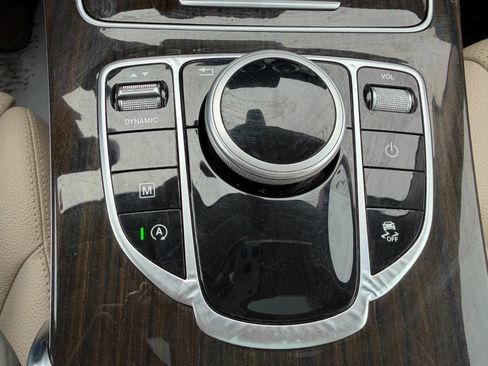 Used 2017 Mercedes-Benz GLC 300 4MATIC image 33