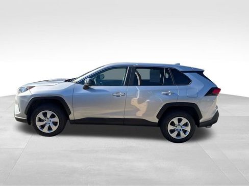 Used 2022 Toyota RAV4 LE image 4