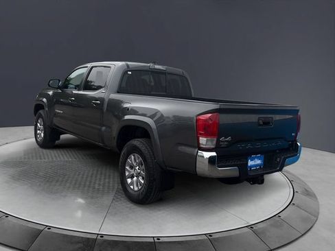 Used 2017 Toyota Tacoma SR5 w/ Tow Package AWD/4WD image 3