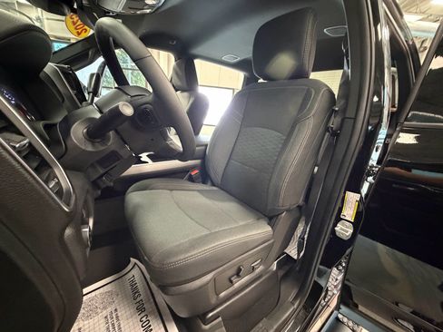 Used 2025 RAM 2500 Big Horn AWD/4WD image 7