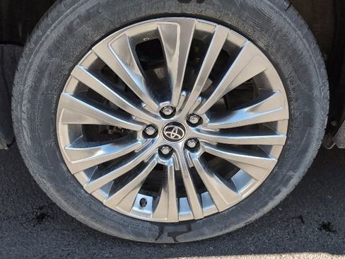 Used 2021 Toyota Venza Limited w/ Advanced Technology Package AWD/4WD image 9