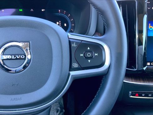 Used 2022 Volvo XC60 B5 Momentum w/ Climate Package image 23