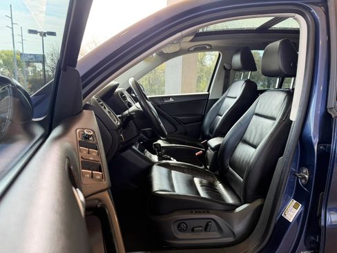 Used 2011 Volkswagen Tiguan S image 6