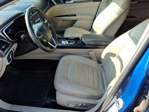 Used 2018 Ford Fusion SE w/ Fusion SE Technology Package FWD image 5